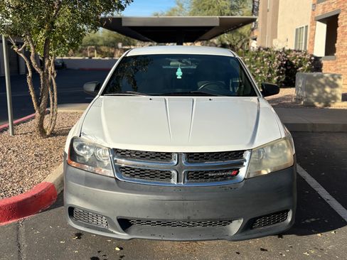 Used 2013 Dodge Avenger SE image 2