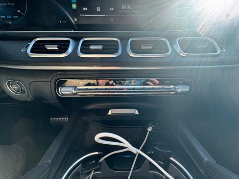 Used 2022 Mercedes-Benz GLS 450 4MATIC image 10