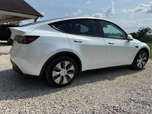 Used 2023 Tesla Model Y Long Range AWD/4WD image 5