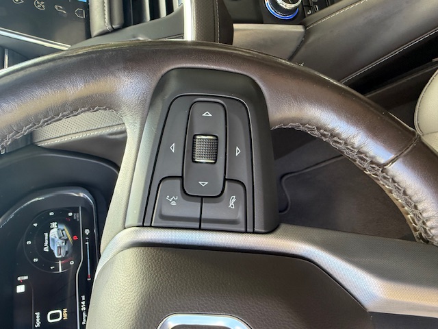 Used 2022 GMC Yukon XL SLT w/ SLT Premium Package AWD/4WD image 14