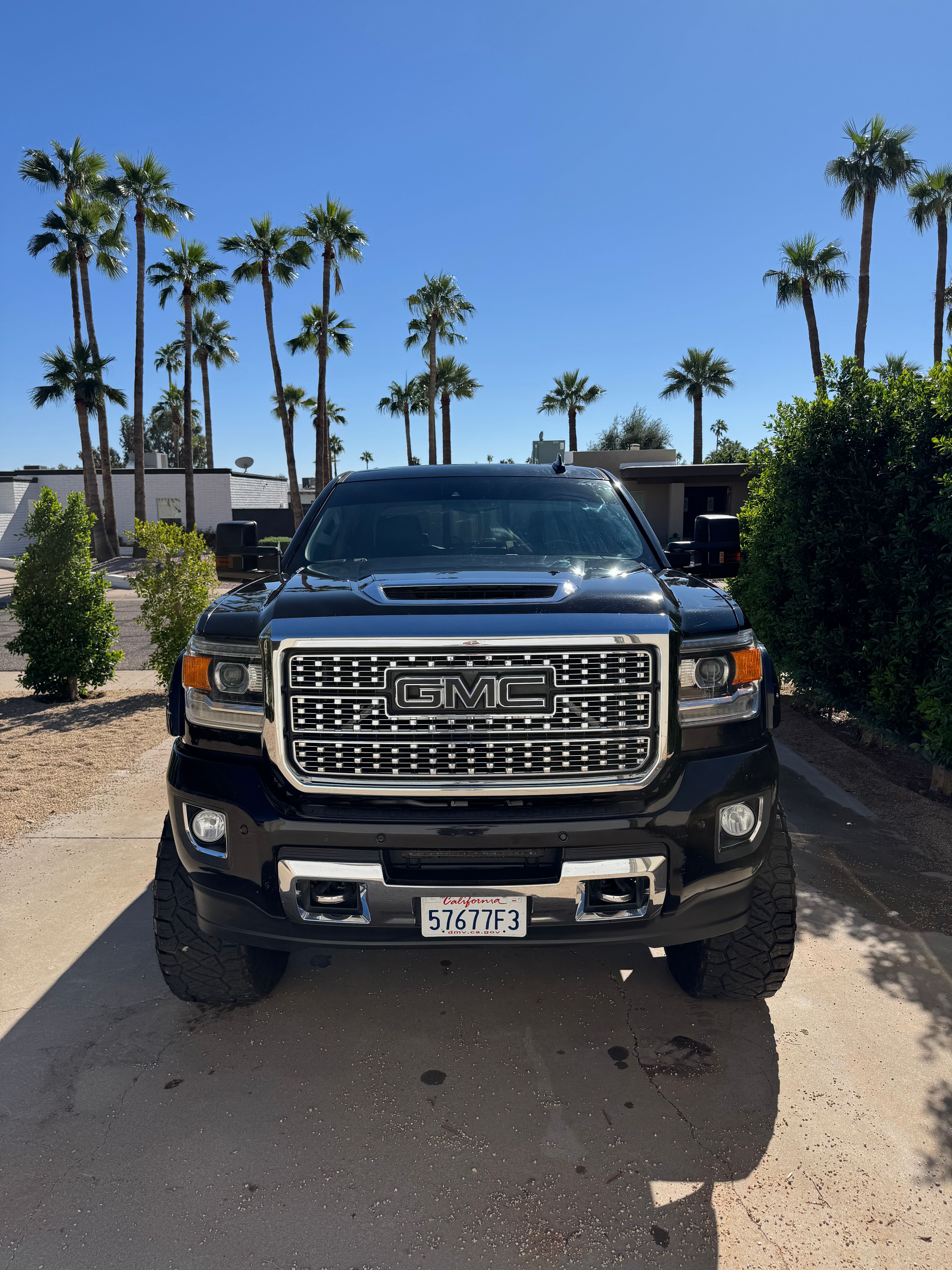 Used 2019 GMC Sierra 2500 Denali w/ Duramax Plus Package AWD/4WD image 4