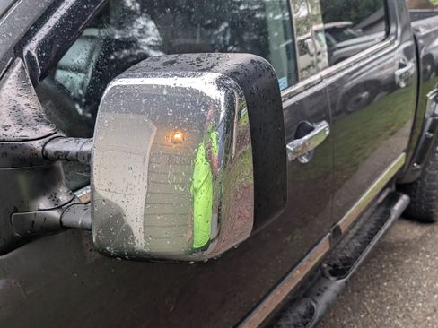 Used 2004 Nissan Titan LE w/ (NAV) Nissan Navigation Pkg image 12