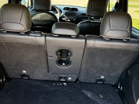 Used 2016 Jeep Renegade Limited w/ Safety & Security Group AWD/4WD image 9