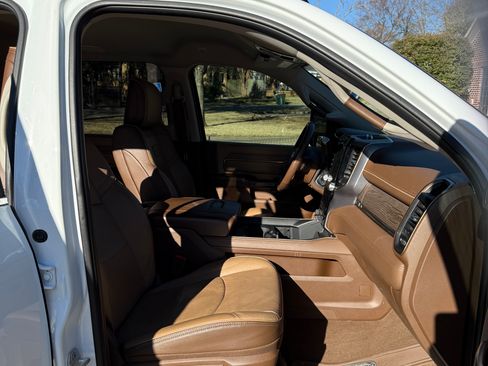 Used 2024 RAM 2500 Limited w/ Towing Technology Group image 8