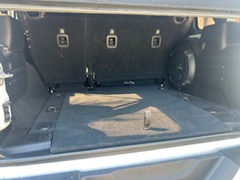Used 2018 Jeep Wrangler Unlimited Sahara AWD/4WD image 6