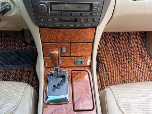 Used 2005 Lexus LS 430 RWD image 17
