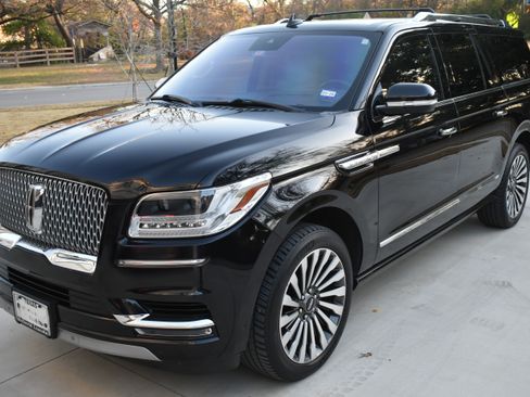 Used 2019 Lincoln Navigator L Reserve image 2