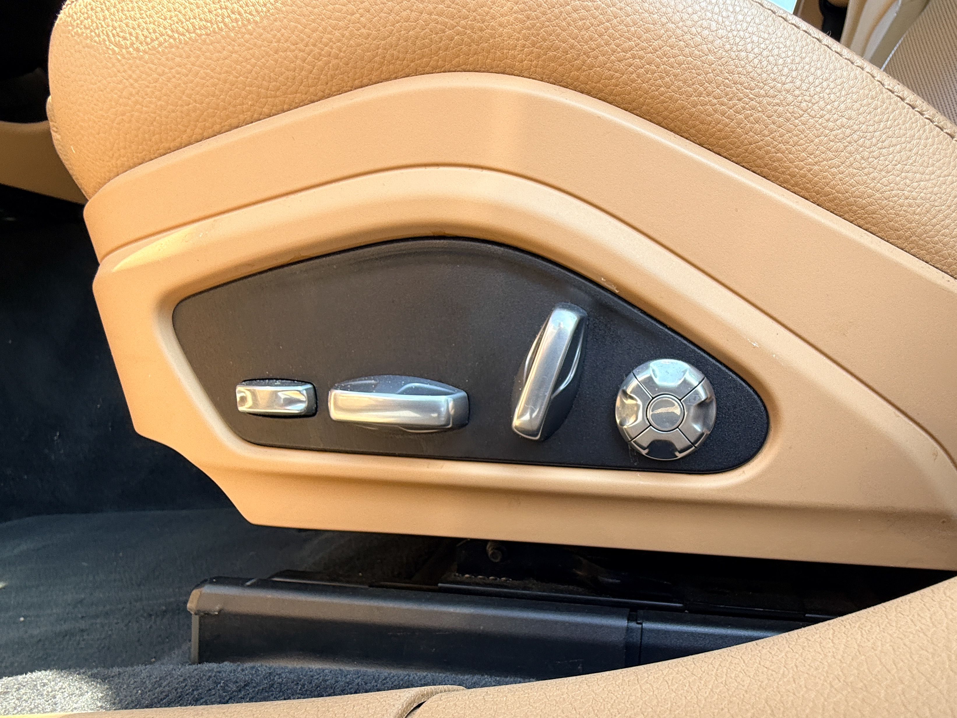 Used 2018 Porsche Panamera image 24