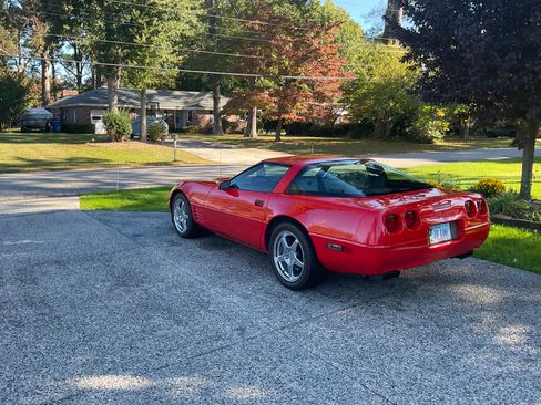 Used 1993 Chevrolet Corvette Coupe RWD image 2
