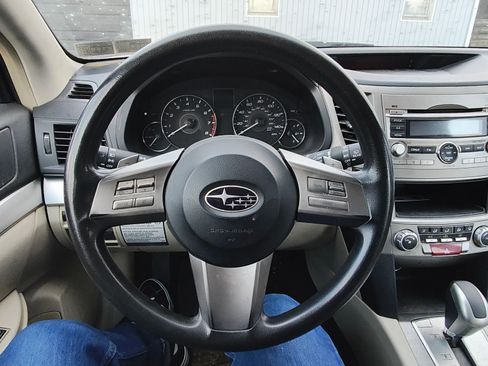 Used 2011 Subaru Outback 2.5i image 12