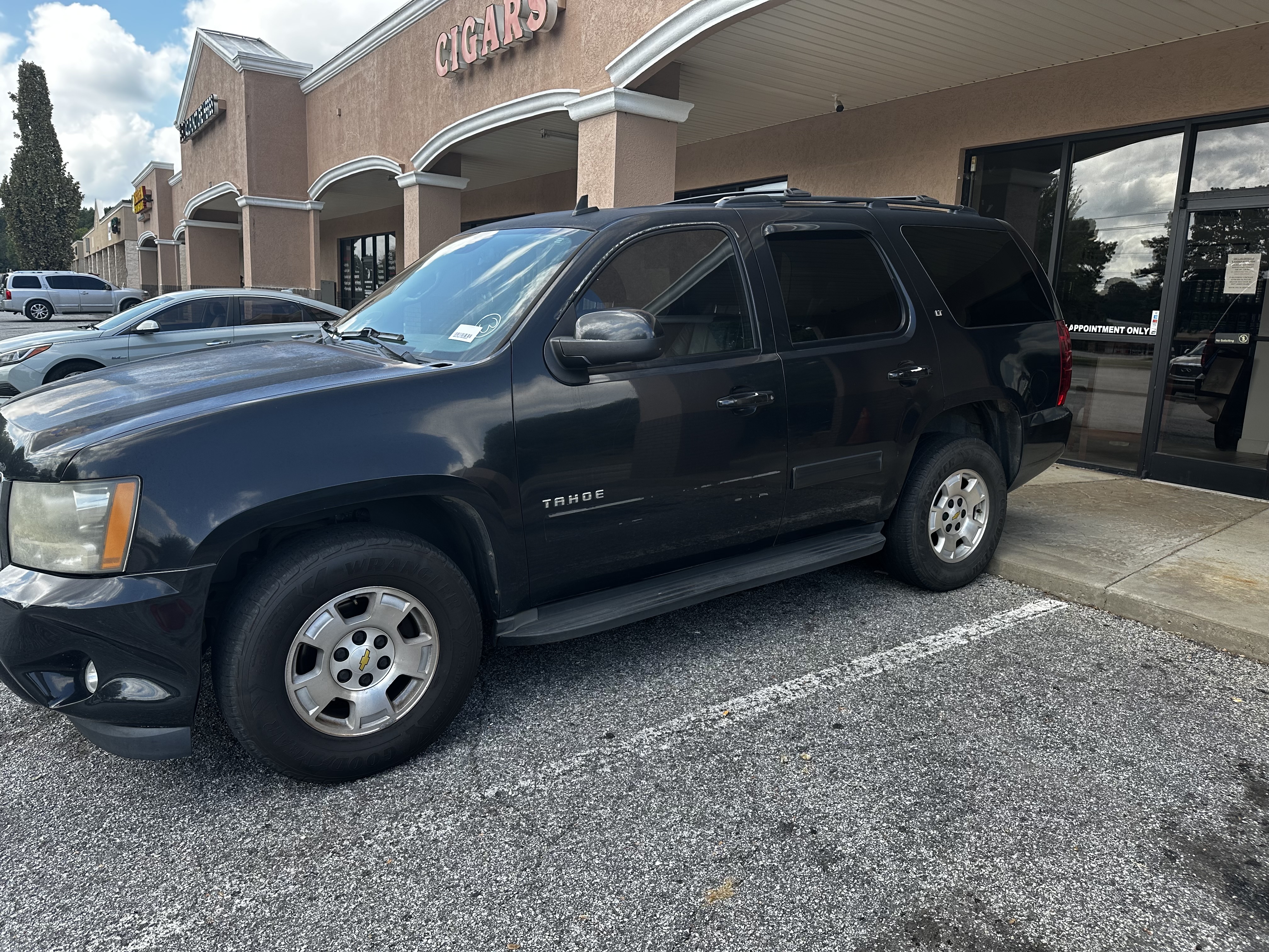 Used 2011 Chevrolet Tahoe LT RWD image 1
