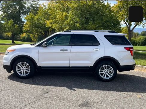 Used 2014 Ford Explorer XLT w/ Equipment Group 202A image 2