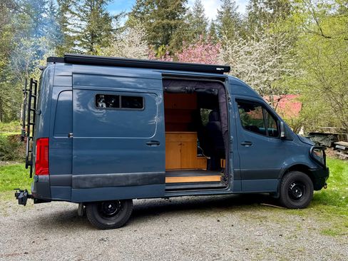 Used 2019 Mercedes-Benz Sprinter 144 image 27