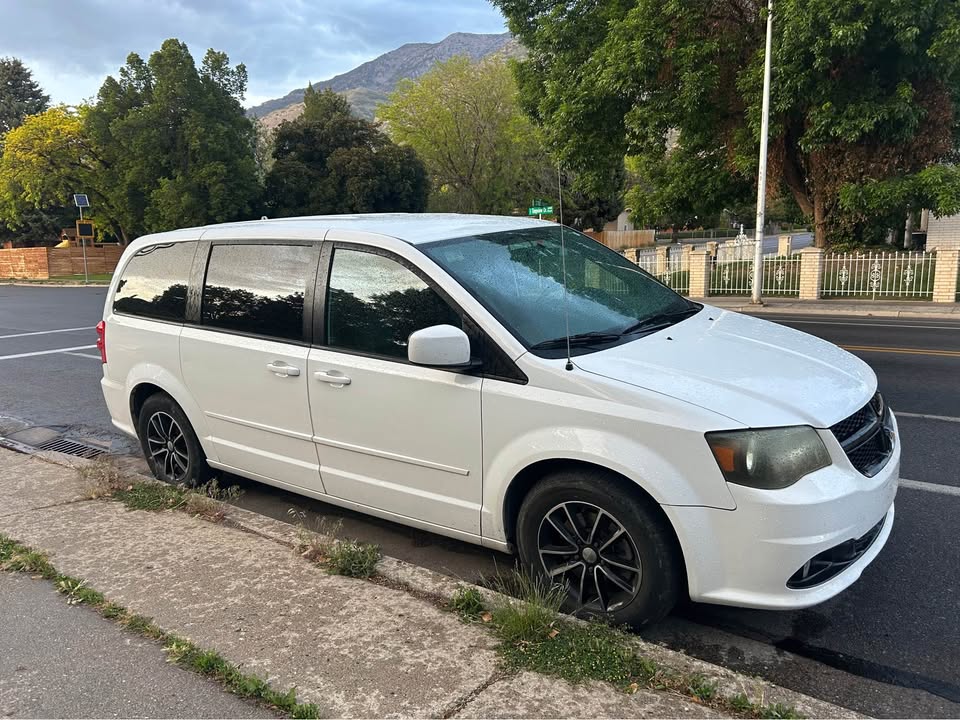 Used 2015 Dodge Grand Caravan R/T w/ Driver Convenience Group FWD image 1