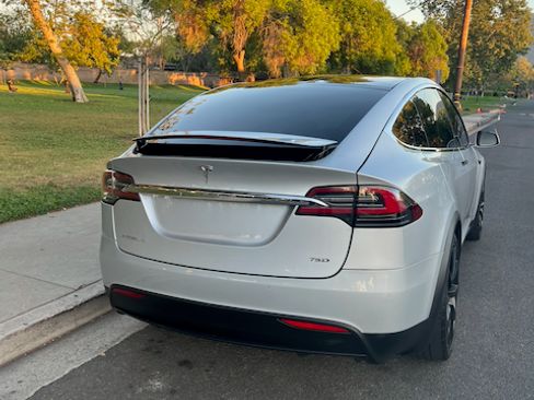 Used 2017 Tesla Model X 75D image 10