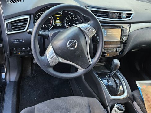 Used 2016 Nissan Rogue SV w/ SV Premium Package image 5