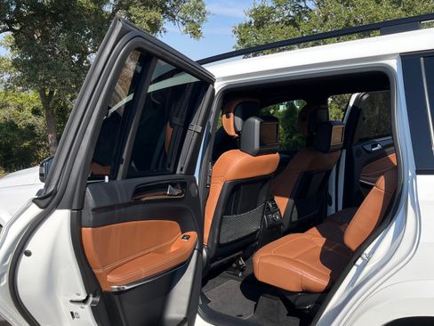 Used 2017 Mercedes-Benz GLS 550 4MATIC image 15