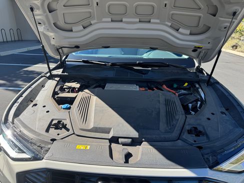 Used 2022 Audi e-tron Premium Plus image 19