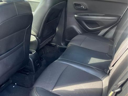 Used 2018 Chevrolet Trax LT w/ LT Convenience Package image 5