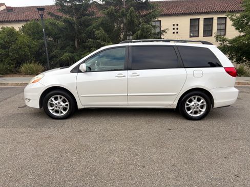 Used 2006 Toyota Sienna FWD image 2