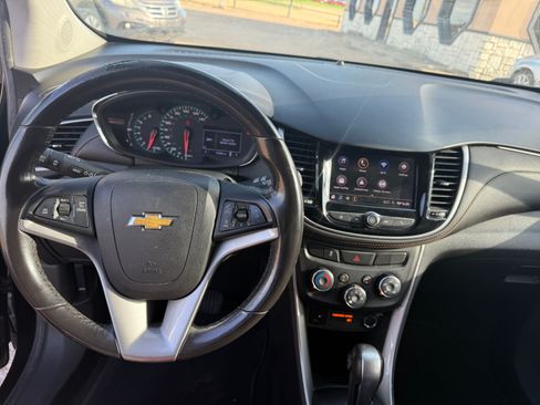 Used 2020 Chevrolet Trax LT w/ LT Convenience Package FWD image 11