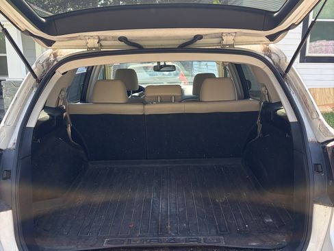 Used 2013 Subaru Outback 2.5i Limited w/ Moonroof Pkg AWD/4WD image 2