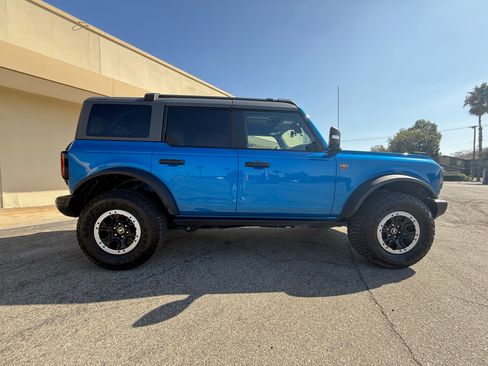 Used 2023 Ford Bronco Badlands image 11