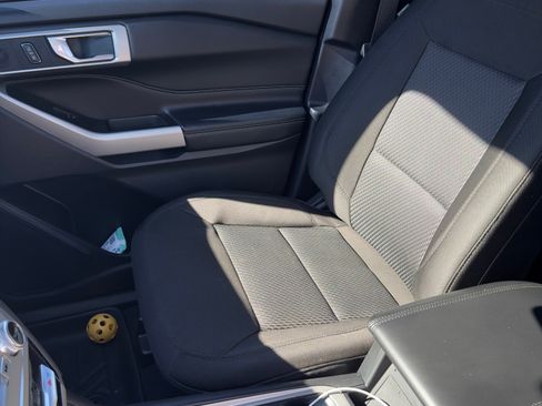 Used 2022 Ford Explorer XLT image 13