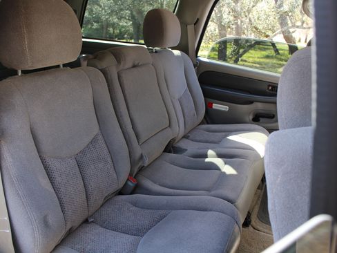 Used 2003 Chevrolet Tahoe LS image 8