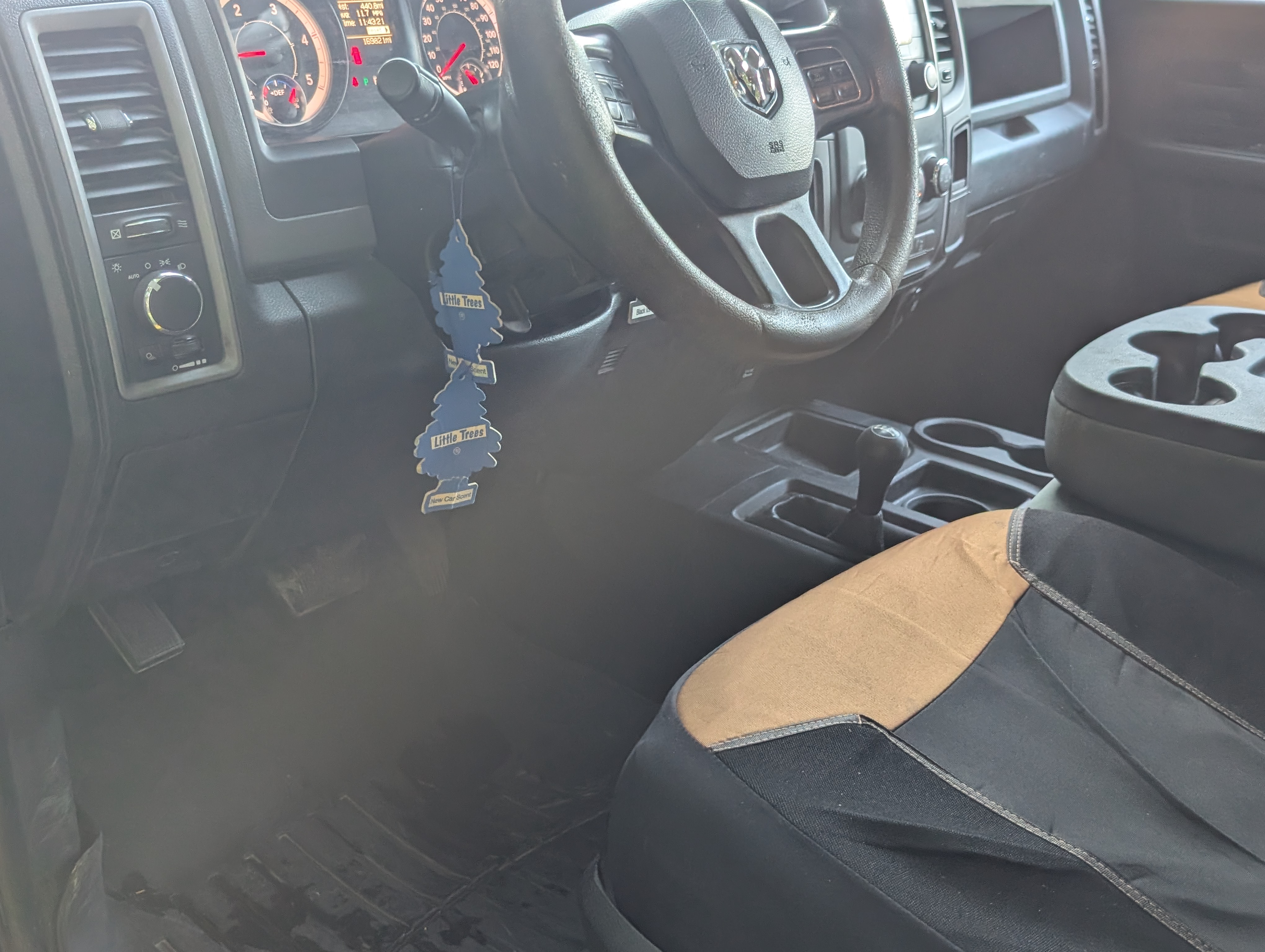 Used 2016 RAM 3500 Tradesman w/ Chrome Appearance Group AWD/4WD image 18
