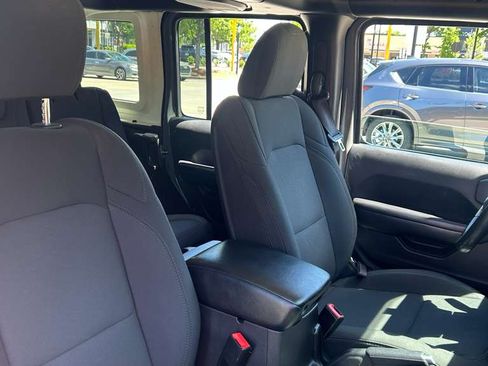Used 2018 Jeep Wrangler Unlimited Sport S AWD/4WD image 6