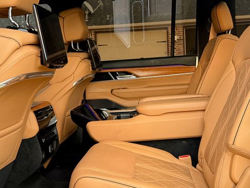 Used 2022 Jeep Grand Wagoneer Series III w/ Rear Seat Video Group 1 image 8