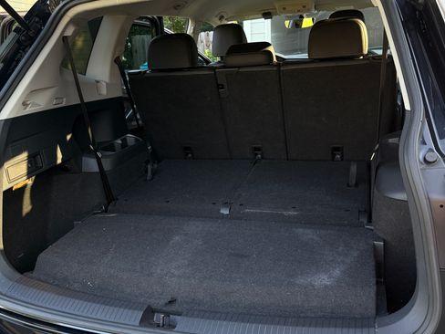 Used 2021 Volkswagen Tiguan SE image 9