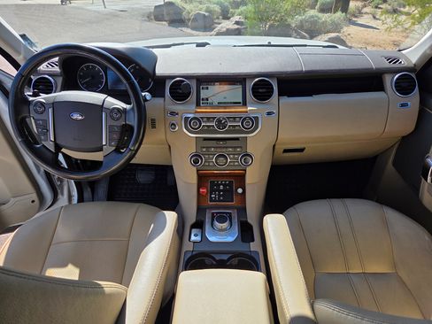 Used 2015 Land Rover LR4 HSE image 11