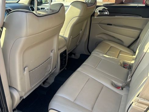 Used 2017 Jeep Grand Cherokee Overland image 11