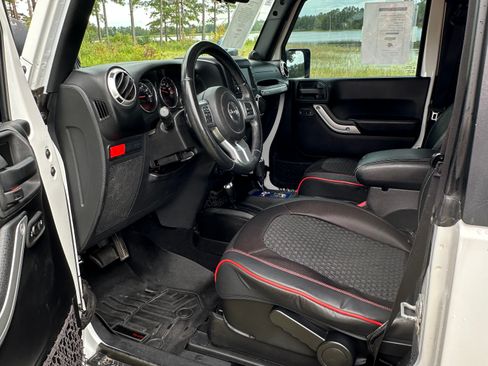 Used 2014 Jeep Wrangler Rubicon image 22