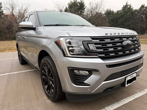 Used 2021 Ford Expedition Limited image 4