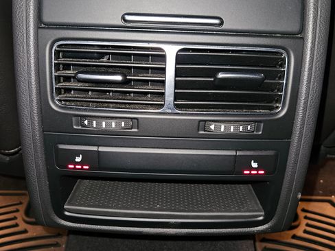 Used 2017 Volkswagen Touareg Executive image 18