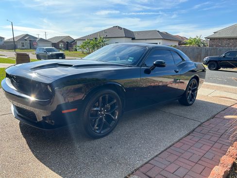 Used 2021 Dodge Challenger SXT w/ Blacktop Package image 9