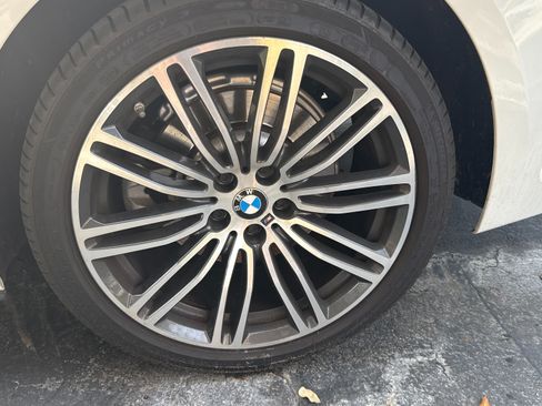 Used 2019 BMW 530e w/ M Sport Package image 24