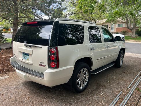 Used 2011 GMC Yukon Denali AWD/4WD image 5