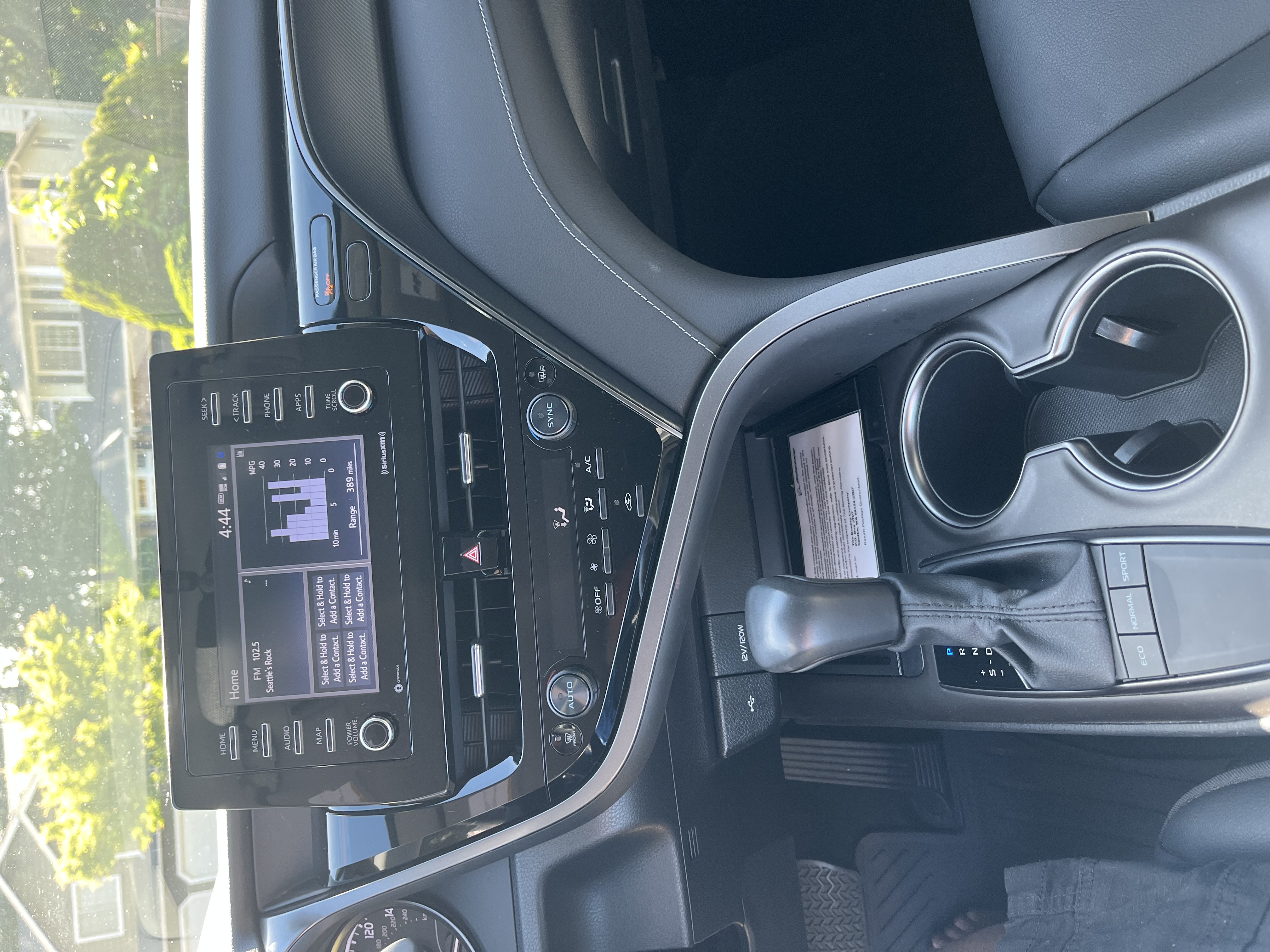 Used 2022 Toyota Camry SE FWD image 9