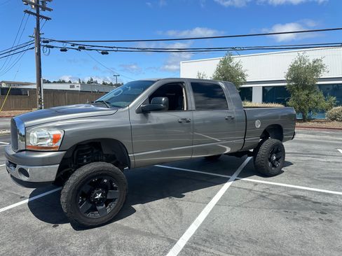 Used 2006 Dodge Ram 2500 Truck SLT AWD/4WD image 4