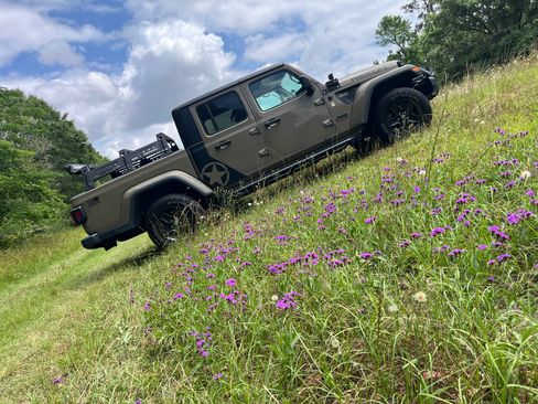 Used 2020 Jeep Gladiator Sport w/ Quick Order Package 24S AWD/4WD image 10