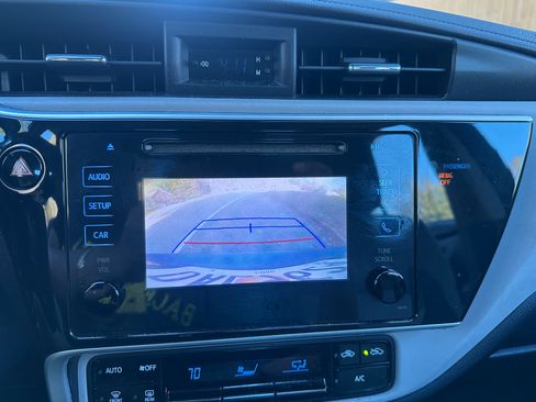 Used 2019 Toyota Corolla LE image 9