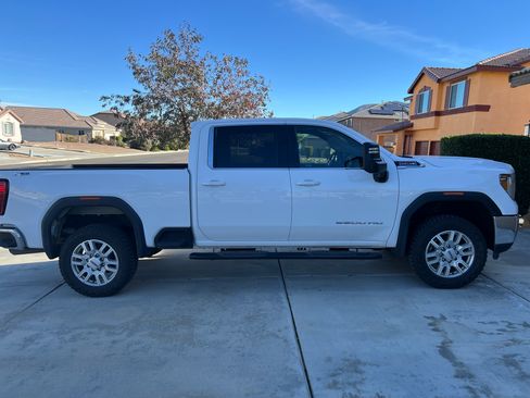 Used 2021 GMC Sierra 2500 SLE image 2