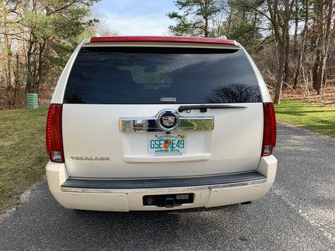 Used 2007 Cadillac Escalade 2WD w/ Information Package image 5