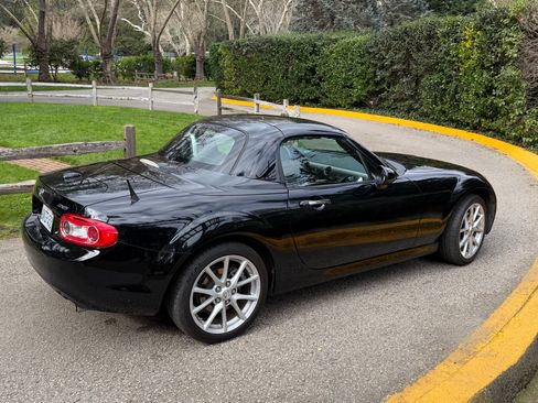 Used 2010 MAZDA MX-5 Miata Grand Touring w/ Premium Pkg image 23