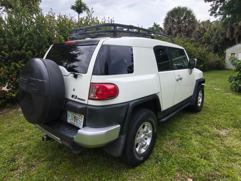 Used 2011 Toyota FJ Cruiser 2WD w/ TRD Sport Pkg image 2