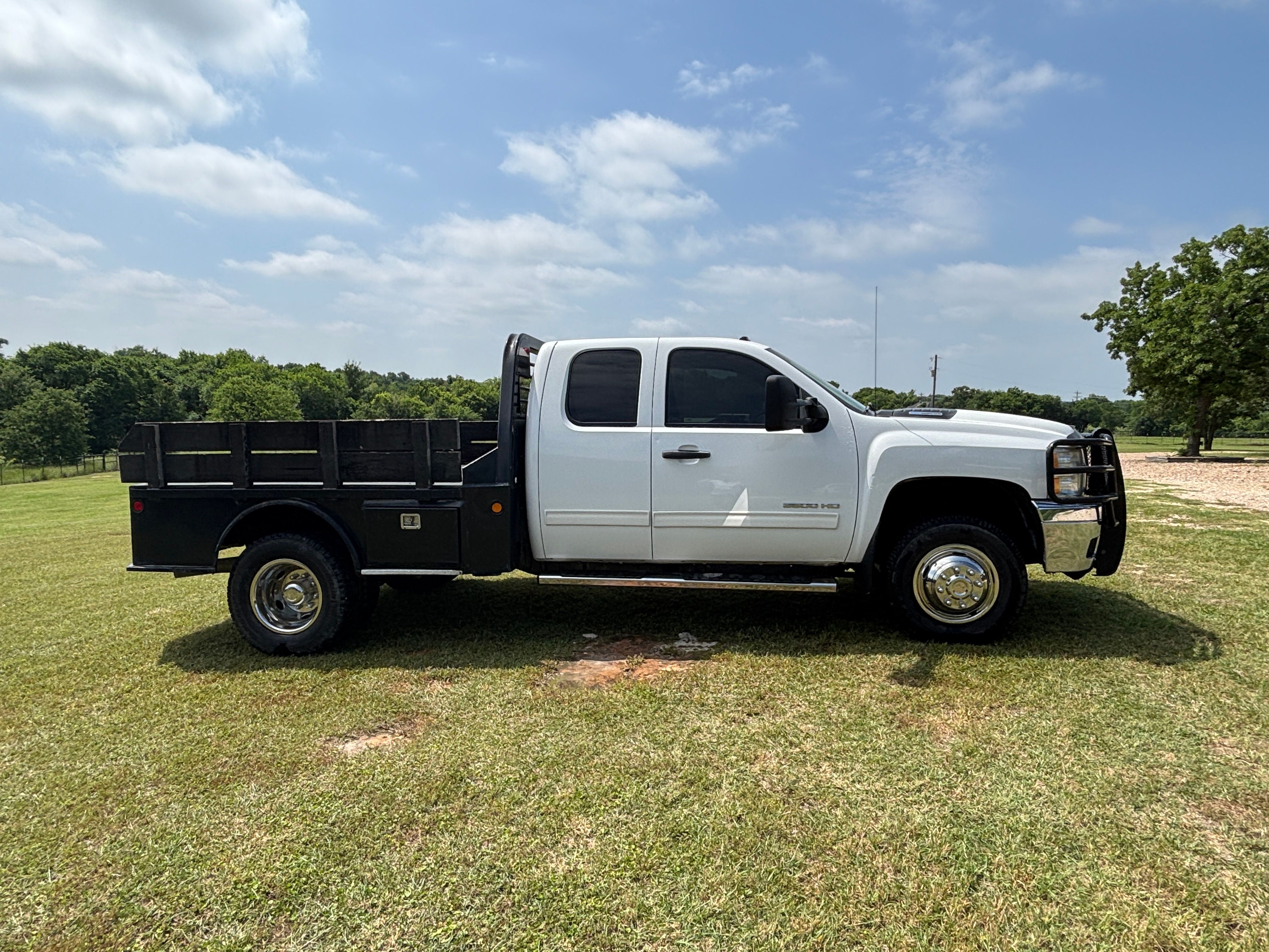 Used 2011 Chevrolet Silverado 3500 LT w/ Interior Plus Package AWD/4WD image 15